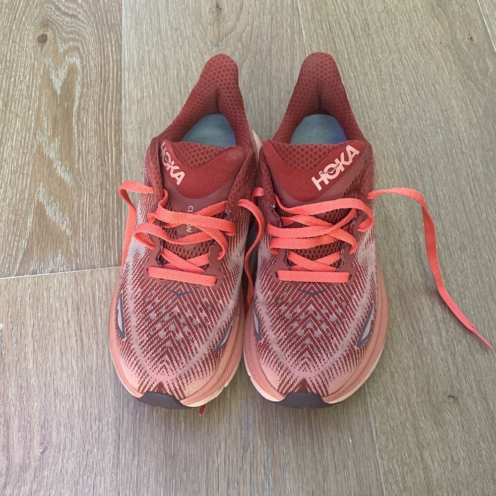 HOKA Clifton 9 pink/rust Womens size 7.5